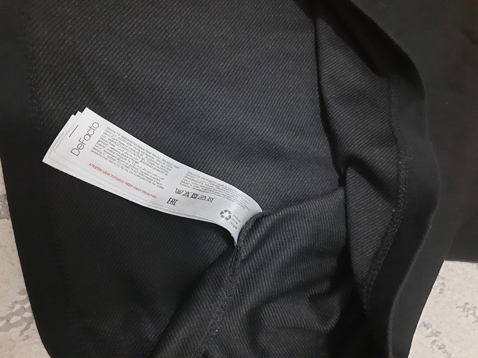 Siyah Baskılı Kapüşonlu Kısa Kollu Tişört - Görsel 3