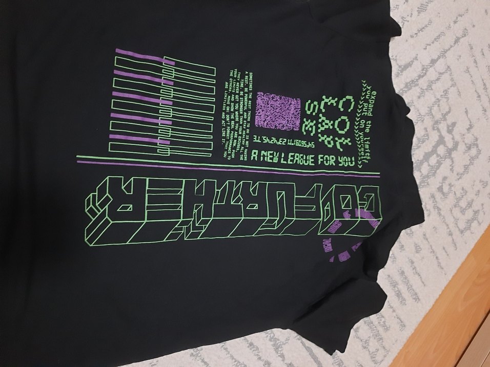 Siyah Baskılı Kapüşonlu Kısa Kollu Tişört - Görsel 4