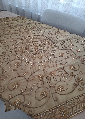 Kahverengi Nakışlı Masa Örtüsü - Görsel 2