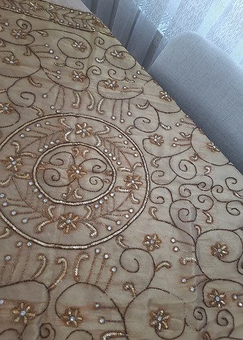 Kahverengi Nakışlı Masa Örtüsü - Görsel 3