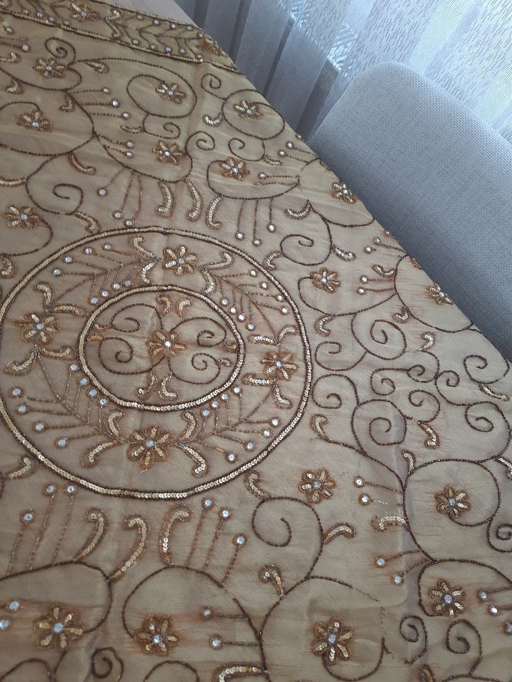 Kahverengi Nakışlı Masa Örtüsü - Görsel 3