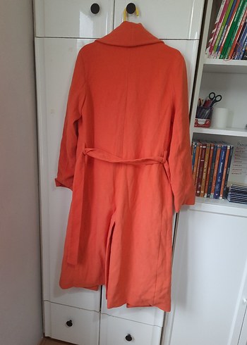 Uzun Kırmızı Düğmeli Kaban - Görsel 4