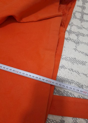 Uzun Kırmızı Düğmeli Kaban - Görsel 5