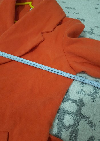 Uzun Kırmızı Düğmeli Kaban - Görsel 6