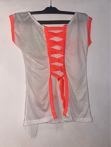 Kelebekli t-shirt