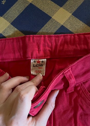 Düğmeli Kırmızı Kadın Bermuda Şort - Görsel 2