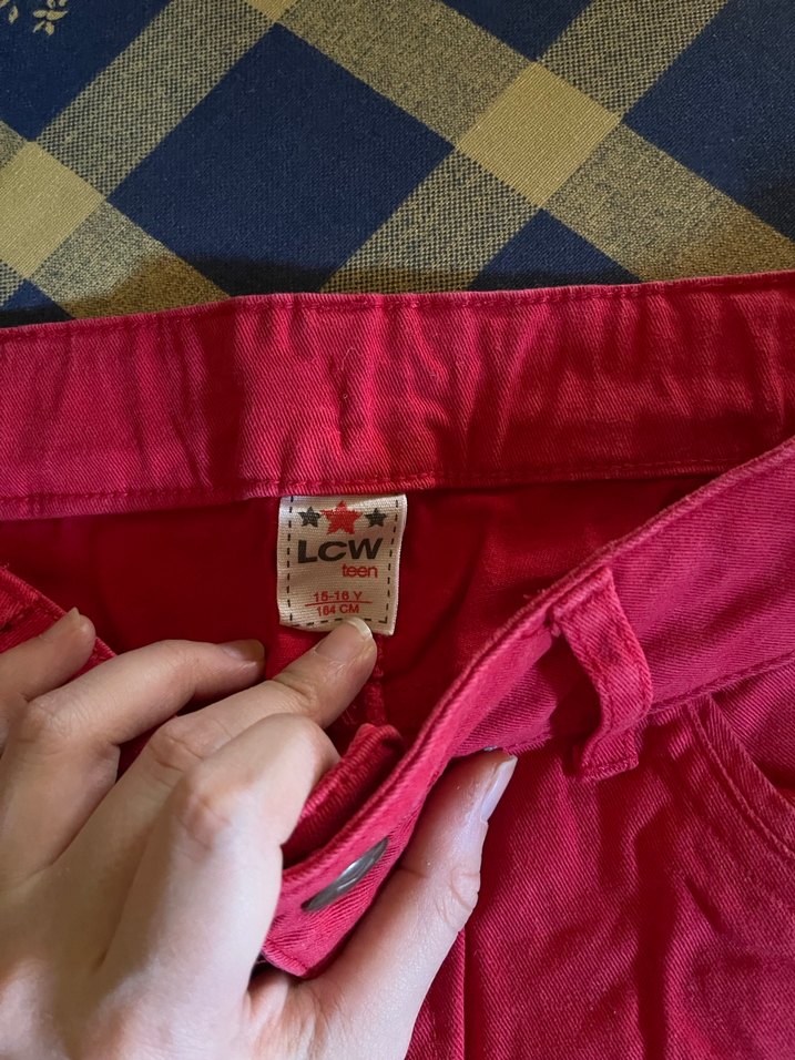 Düğmeli Kırmızı Kadın Bermuda Şort - Görsel 2