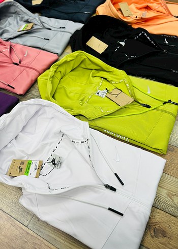 Siyah Fermuarlı Yüksek Yakalı Spor Üst - Görsel 6