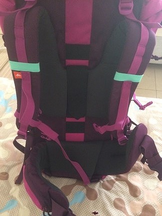 QUECHUA 50 LT SIRT ÇANTASI