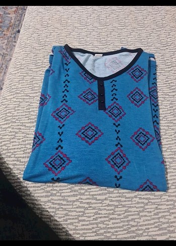 Bohem V Yaka fakir Kollu tişört en 56 boy 70 cm likralıdir