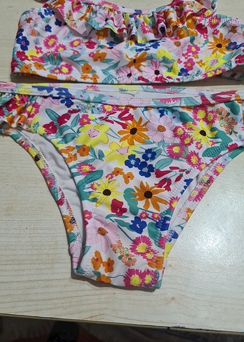 4 Yaş Beden Çiçek Desenli Kız Çocuk Bikini Takımı