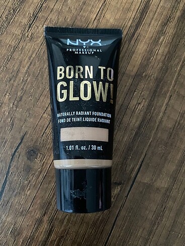 NYX Nyx Born To Glow Fondöten