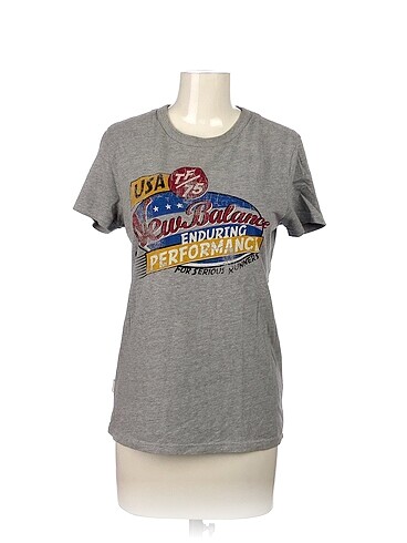 New Balance T-shirt %70 İndirimli.