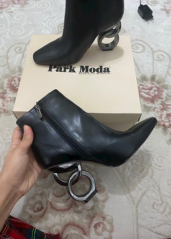 Siyah Deri Topuklu Kadın Bot - Görsel 5