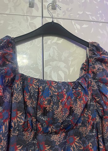 Desenli elbise - Görsel 3