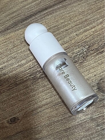 Rare Beauty Enlighten Likit Aydınlatıcı Highlighter