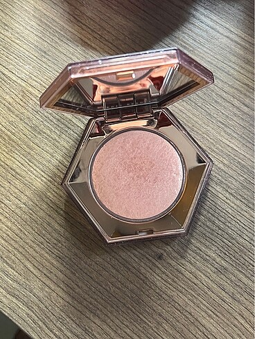 Fenty Beauty Fenty Beauty Rose Rave Highlighter Aydınlatıcı