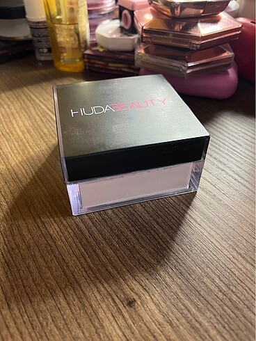 Huda Beauty Huda Beauty Sugar Cookie Pudra