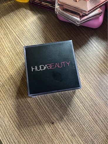 Huda Beauty Sugar Cookie Pudra