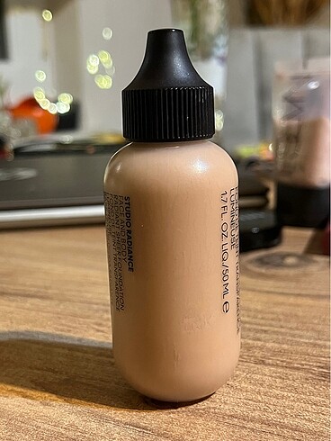 Beden MAC Studio Radiance Face And Body Fondöten C1
