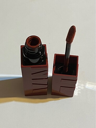 Beden bordo Renk Maybelline Superstay Vinyl Ink 130 Extra