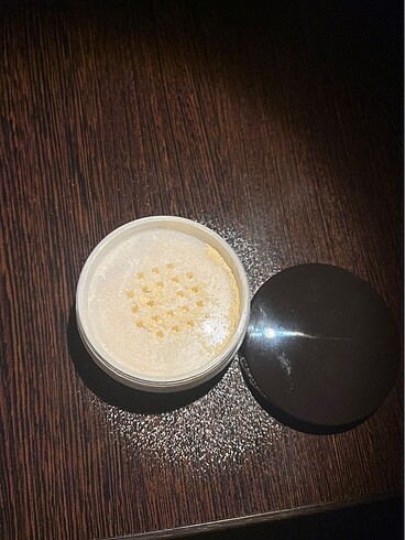 Beden Laura Mercier Translucent Pudra