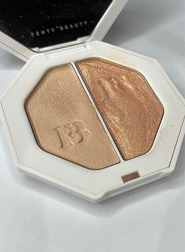 Fenty Beauty Highlighter Aydınlatıcı