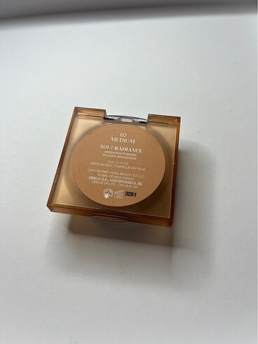 Beden Huda Beauty Glowish Bronzer