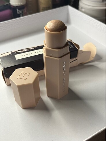 Beden Fenty Beauty Aydınlatıcı Highlighter
