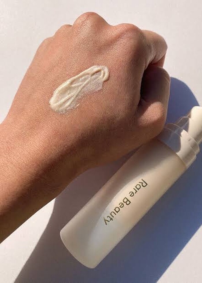Rare Beauty Aydınlatıcı Baz Primer - Görsel 4