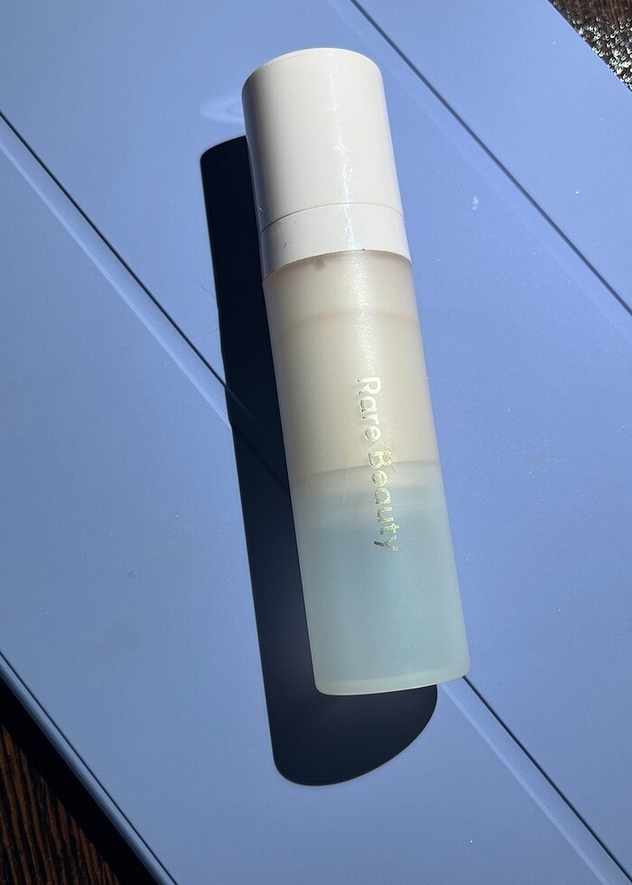 Rare Beauty Aydınlatıcı Baz Primer - Görsel 2