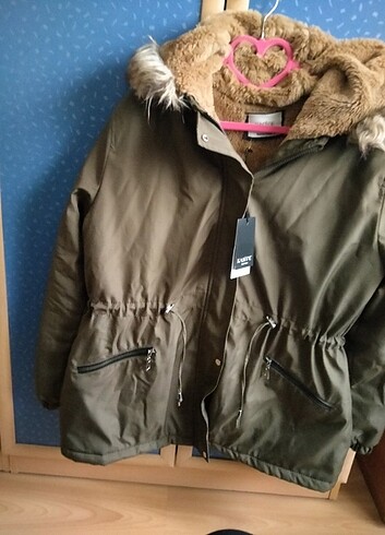 Kışlık mont en 60 boy 75 cm.yeni etiketi ürn