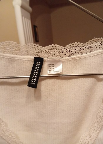 Dantel Detaylı Beyaz V Yaka Crop üst - Görsel 3