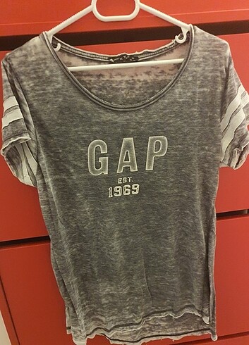 Gap yazılı eskitme tip tshirt m beden gri beyaz