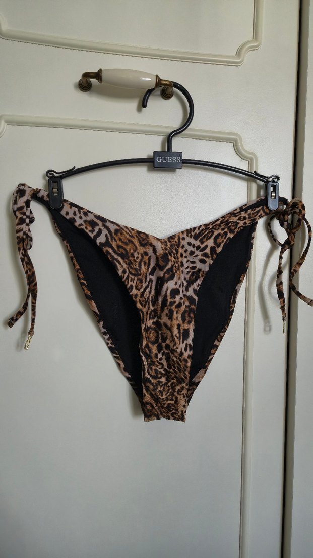 GUESS Leopar Desenli Bağlamalı Bikini Üstü - Görsel 5