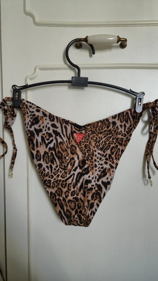 GUESS Leopar Desenli Bağlamalı Bikini Üstü - Görsel 4