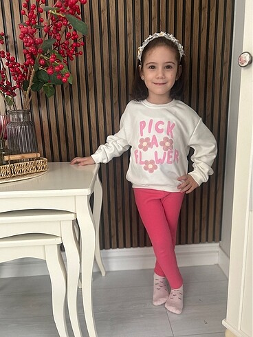 Çiçek nakışlı takım