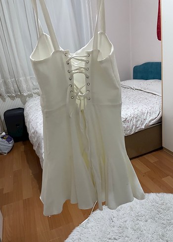 Beyaz İnce Askılı Kısa Elbise - Görsel 3