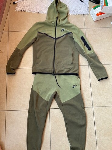 nike tech