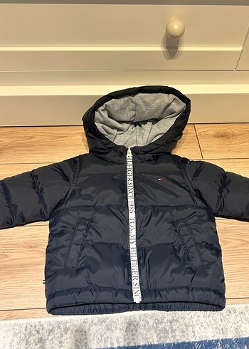 Tommy Hilfiger 12-18 Ay