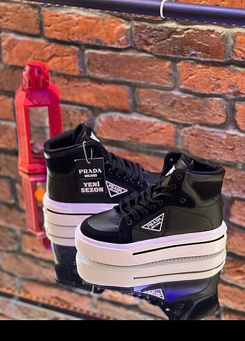 Prada Prada bot