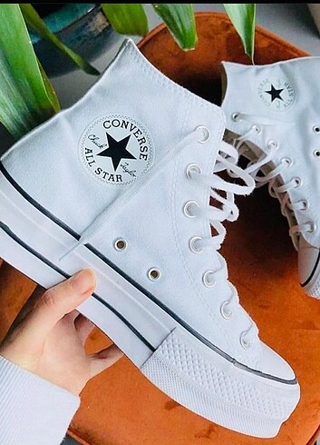 Yüksek taban converse