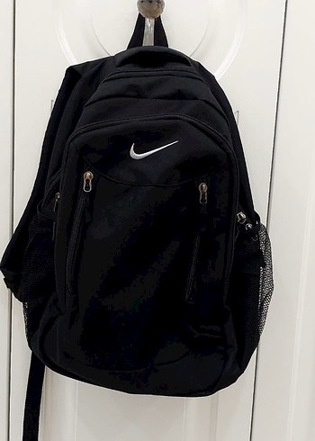 Nike Siyah Fermuarlı Erkek Sırt Çantası