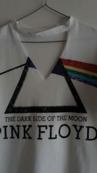 Retro Pink Floyd yakası yırtıklı tişört 