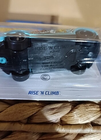 HOT WHEELS RISE'N CLIMB TREASURE HUNT ARABA SILVER 2017