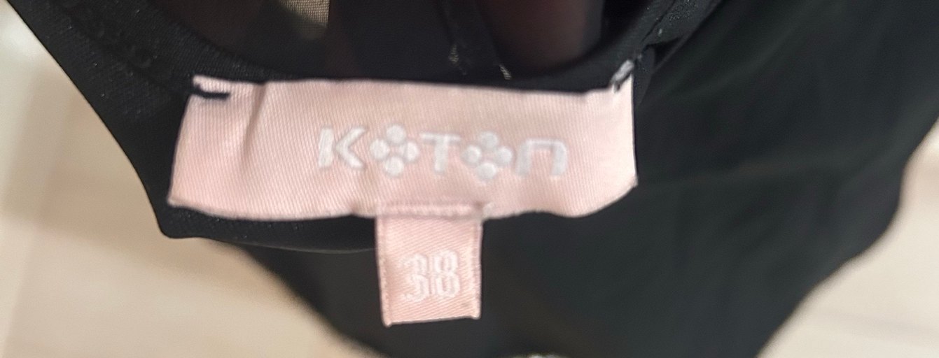 Kemer Detaylı Siyah Midi V Yaka Elbise - Görsel 4