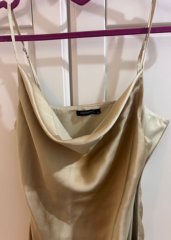 Bej Saten Drapeli Uzun Straplez Elbise - Görsel 4