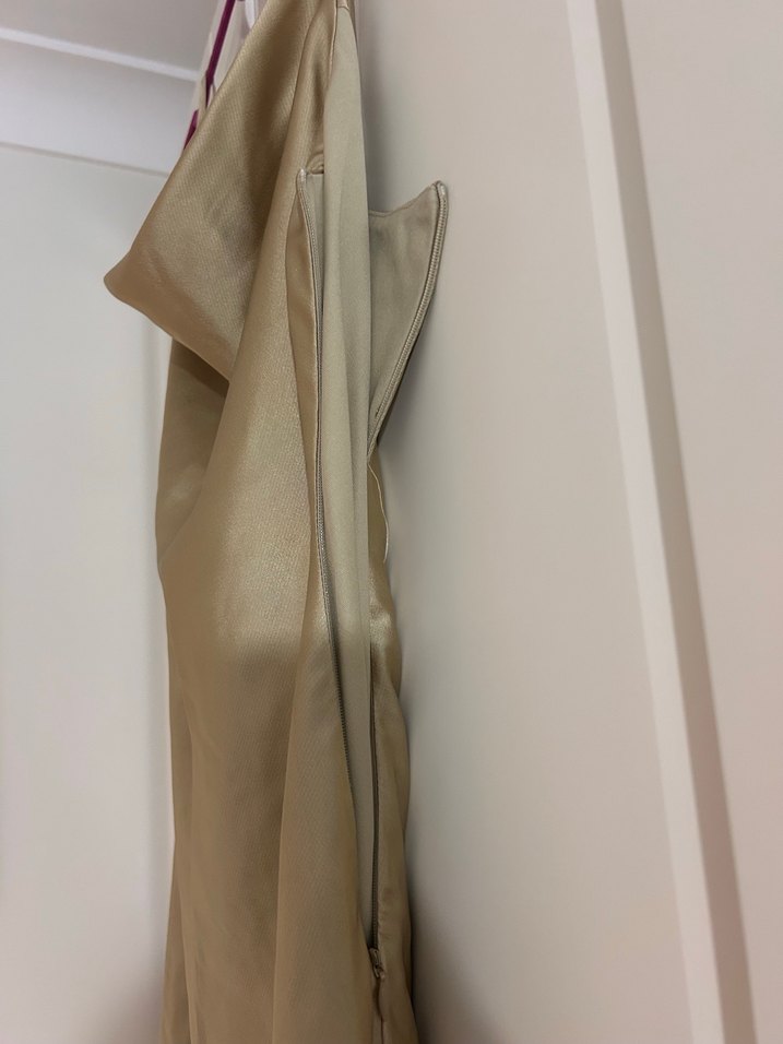 Bej Saten Drapeli Uzun Straplez Elbise - Görsel 3