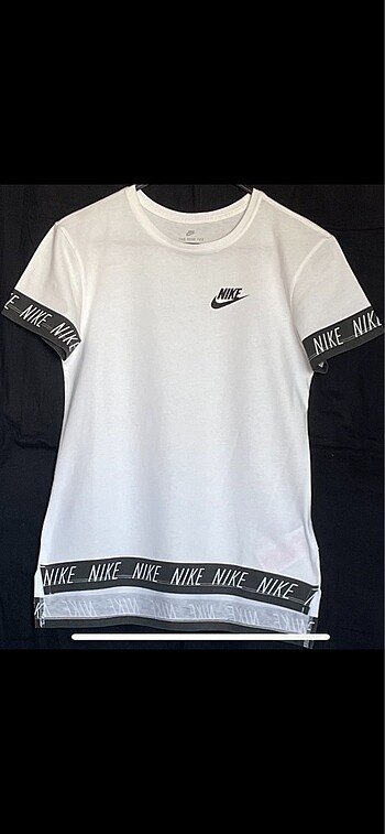 Nike kız çocuk tişört?
