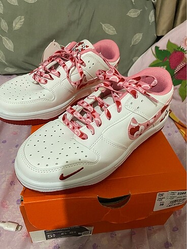 Nike nike cherry